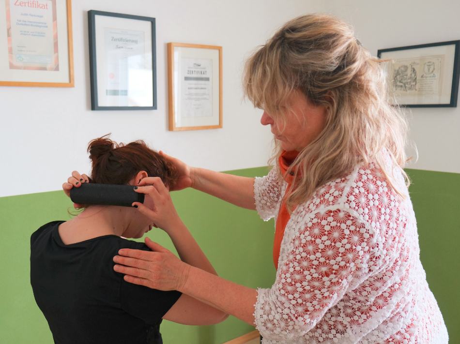 Faszien-Rollmassage Judith Winkler, zertifizierte Therapeutin nach Liebscher & Bracht Therapie
